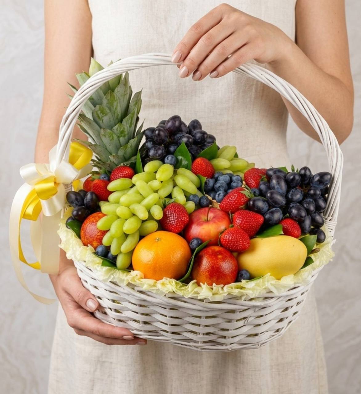 Фруктовая корзина «Сочное изобилие»